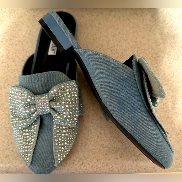 Cape Robbin Woman’s Denim Bow Slip Ons. - Picture 4 of 4